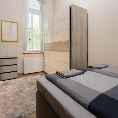 Quiet And Stylish City Park Flat Apartament *