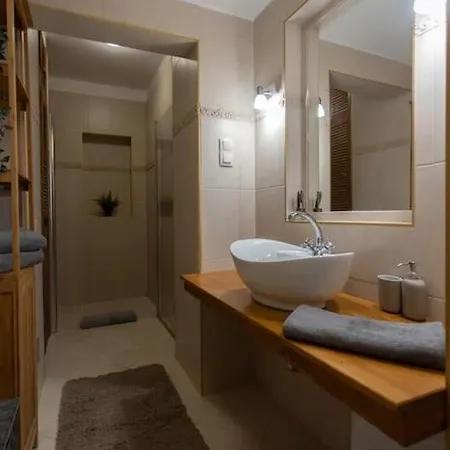 Quiet And Stylish City Park Flat Apartament