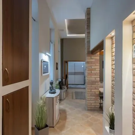 Quiet And Stylish City Park Flat