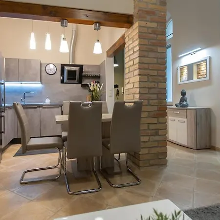 Quiet And Stylish City Park Flat Daire Budapeşte